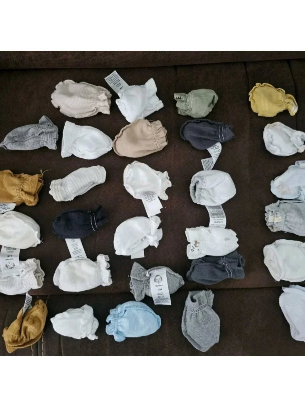 29 Infant hand mittens (mitts) - gerber & more - assorted designs - Boy & girl